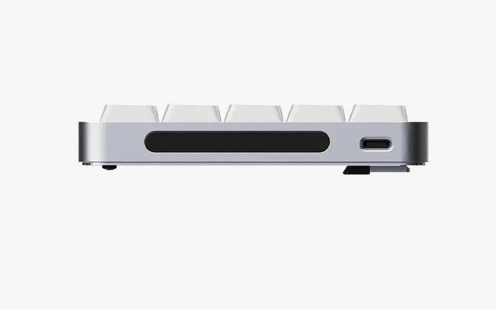 机身侧面的触控条、开关和 USB-C 接口
